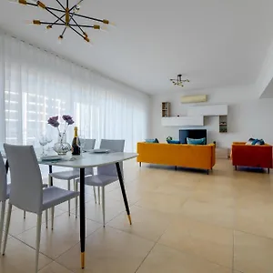 https://seafront-apartment-sliema.hotelssaintjulians.com